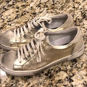 Steven by Steve Madden Roko Gold sneaker size 8